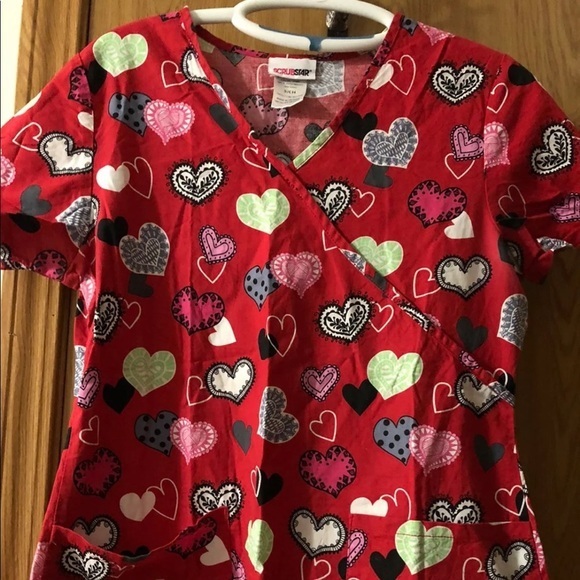 Scrub Star Top Shirt Women’s Size Small Valentines 
Red with heart print - Picture 2 of 5